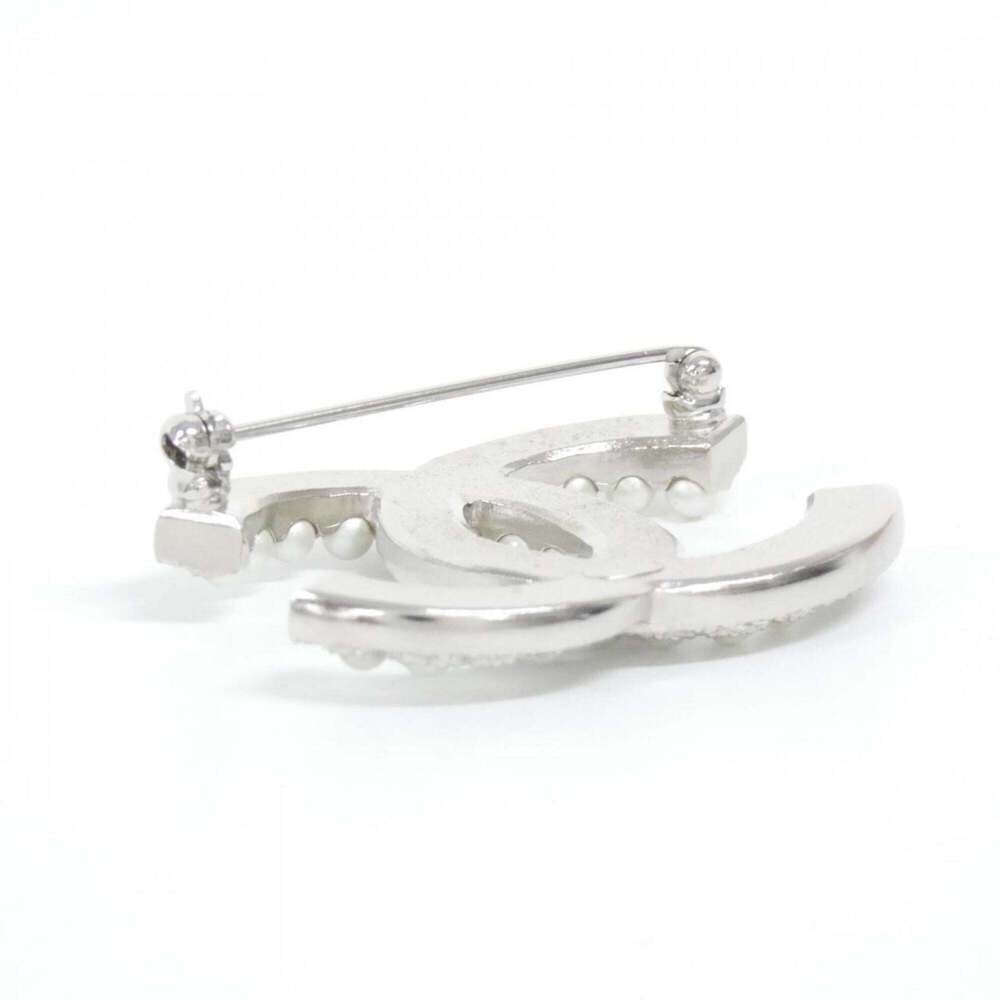 CHANEL White Brooch - Picture 3 of 3